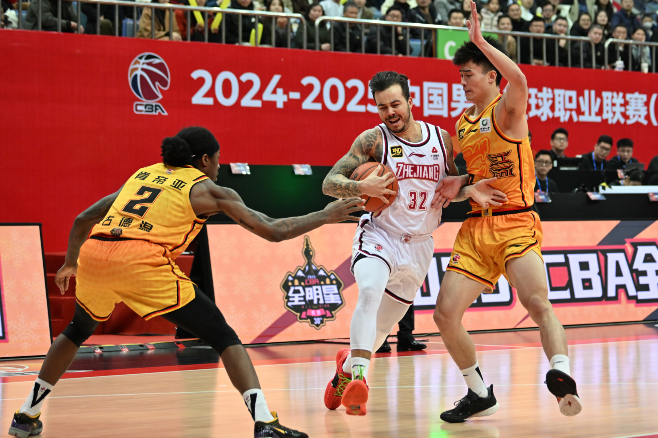 开云-包含CBA常规赛赛后再迎强敌，葡萄牙体育队长鼓劲，主帅态度：球迷炸锅，更衣室氛围转暖的词条